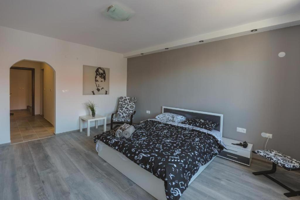 Victoria Hotel Rooms & Victoria Apartment Tırnova Dış mekan fotoğraf